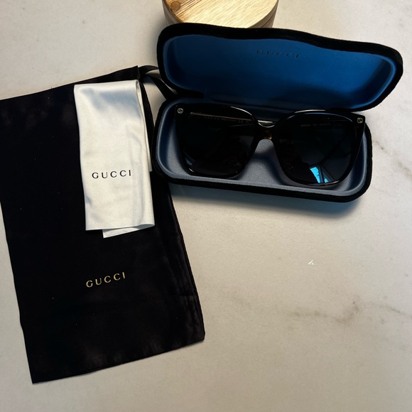 Gucci Womens Sunglasses - Picture 2 of 6